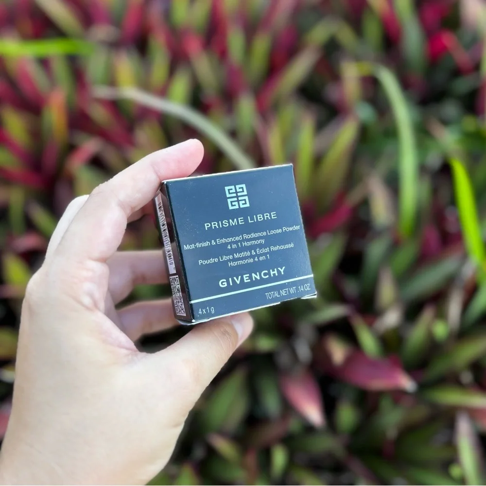 Givenchy Mini Illuminating & Color Correcting Loose Powder • Voile Rose
